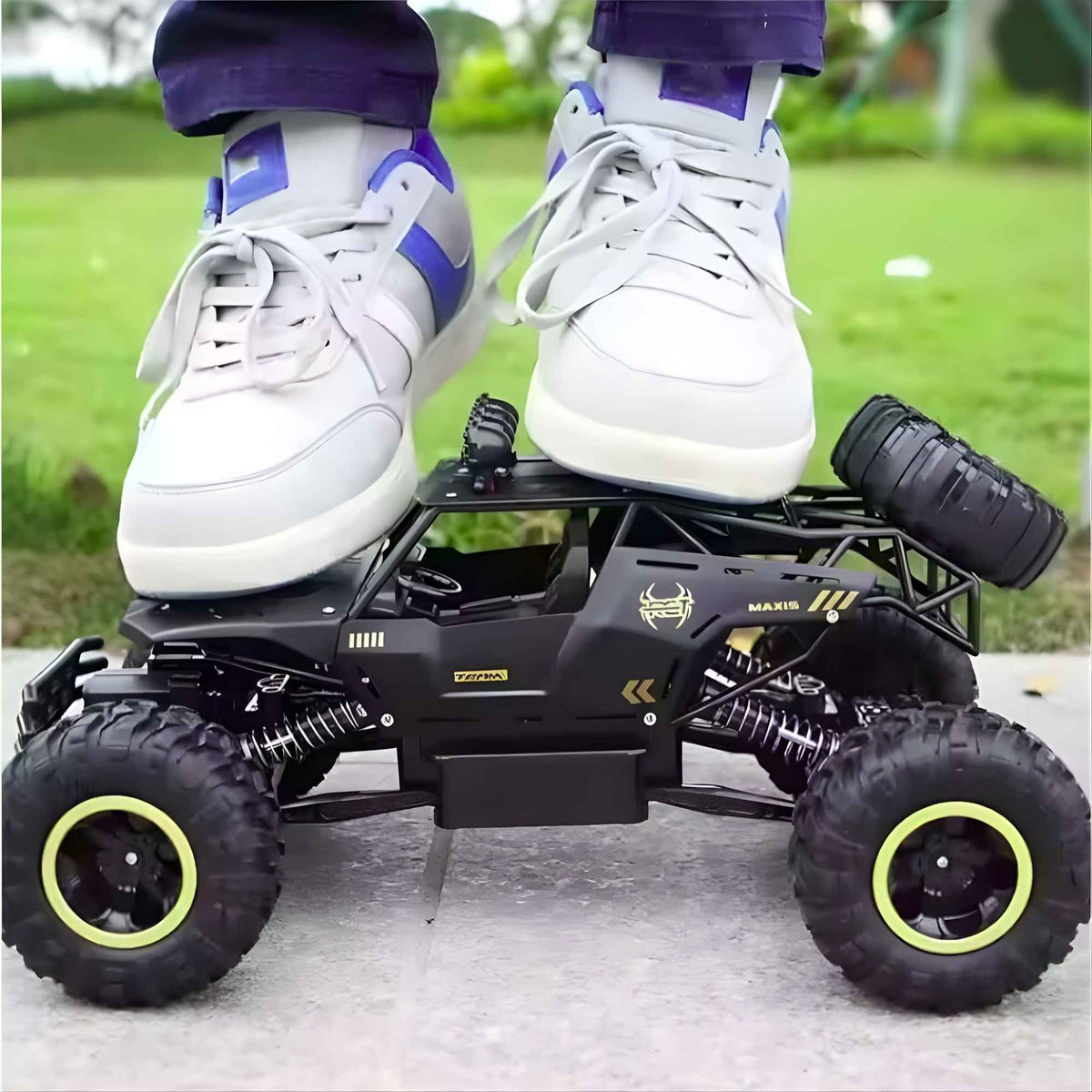 Ferngesteuerter Buggy TGK-4